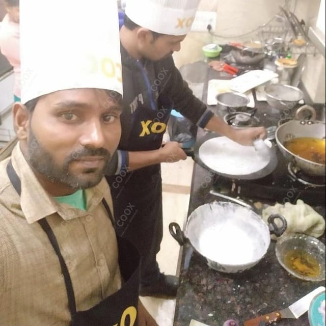 Chef from COOX at bookings. Professional cooks chefs at home