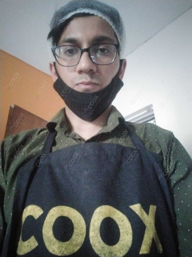 Chef from COOX at bookings. Professional cooks chefs at home