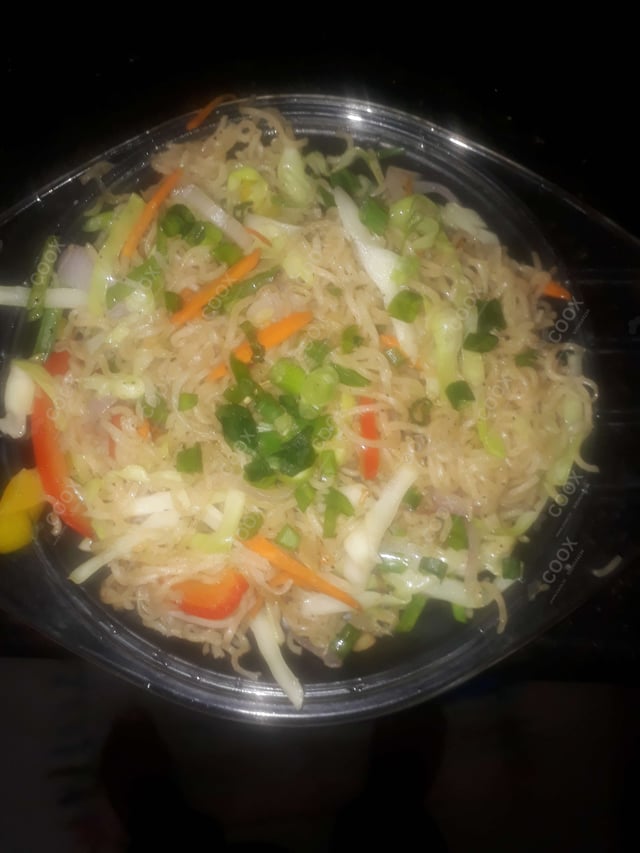 Delicious Veg Hakka Noodles prepared by COOX