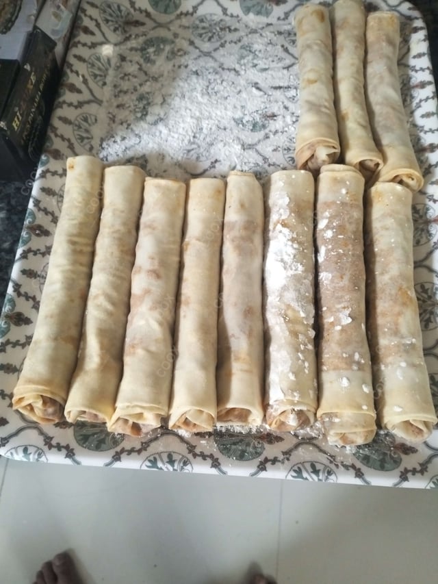 Delicious Chicken Spring Rolls prepared by COOX