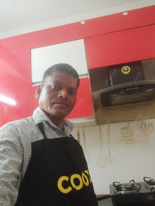 Chef from COOX at bookings. Professional cooks chefs at home