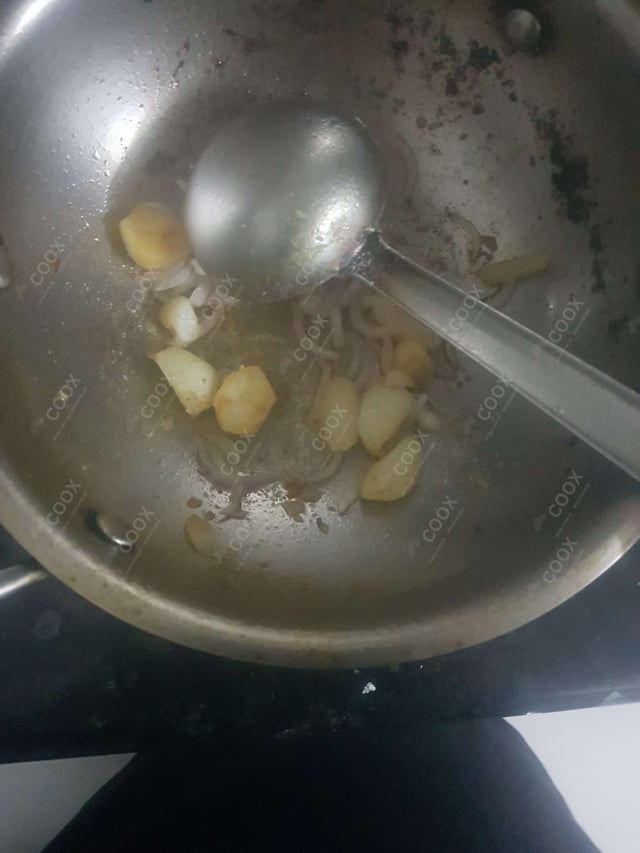 Delicious Aloo Shimla Mirch prepared by COOX