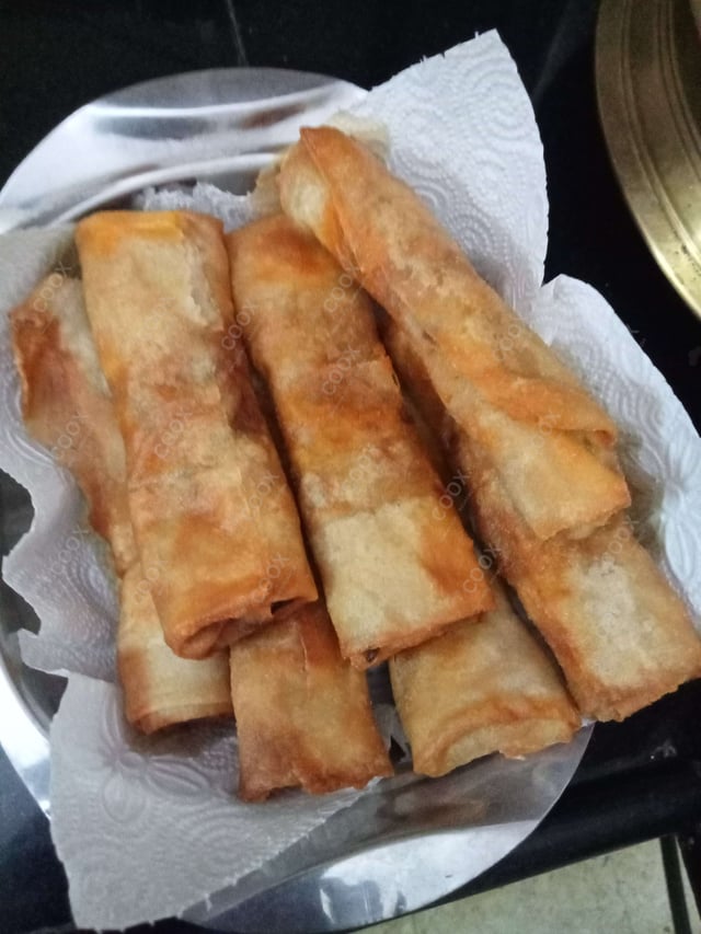 Delicious Veg Spring Rolls prepared by COOX