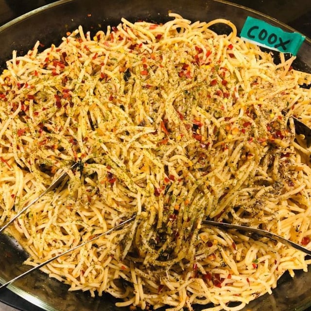 Delicious Spaghetti aglio e olio prepared by COOX