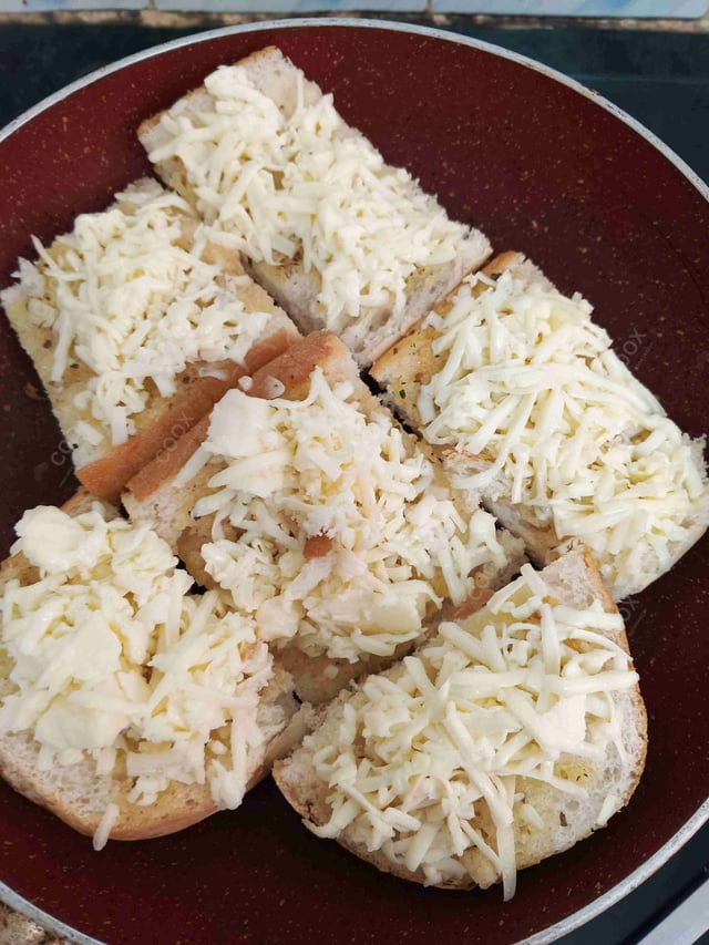 Delicious Garlic Bread with Cheese prepared by COOX