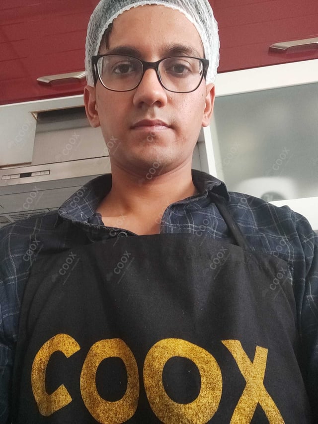 Chef from COOX at bookings. Professional cooks chefs at home