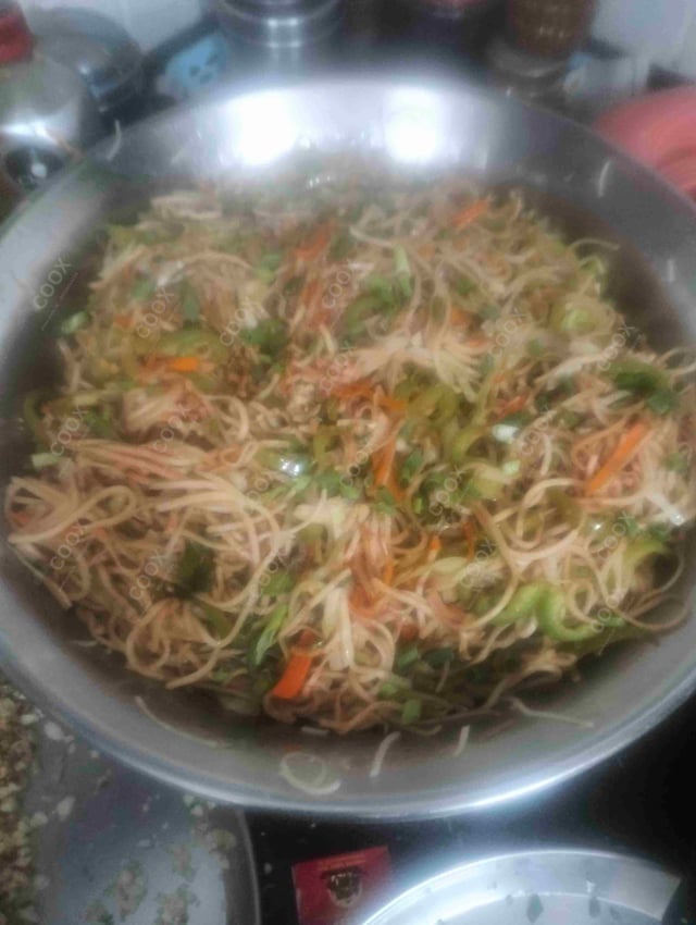 Delicious Veg Hakka Noodles prepared by COOX