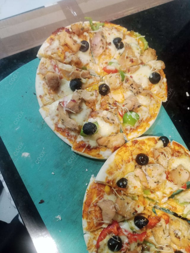 Delicious Chicken Pizza prepared by COOX