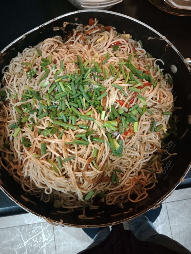 Delicious Veg Hakka Noodles prepared by COOX