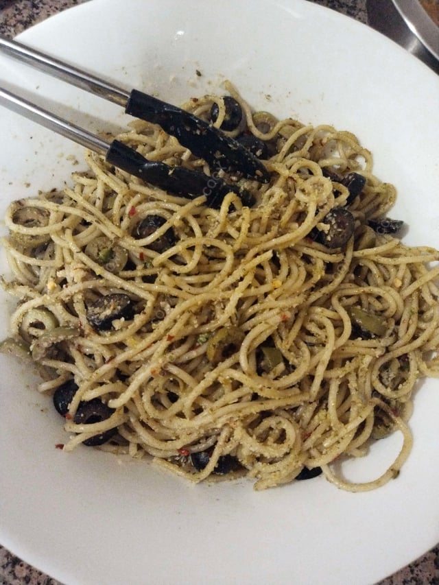 Delicious Spaghetti Aglio e Olio prepared by COOX