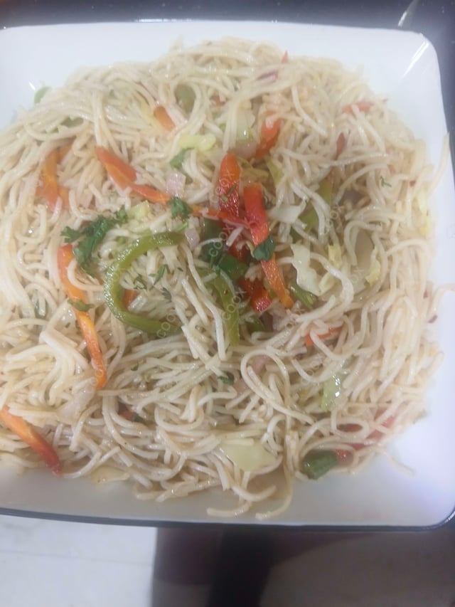 Delicious Veg Hakka Noodles prepared by COOX