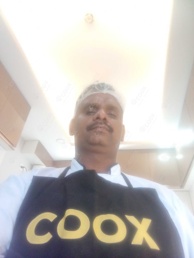 Chef from COOX at bookings. Professional cooks chefs at home