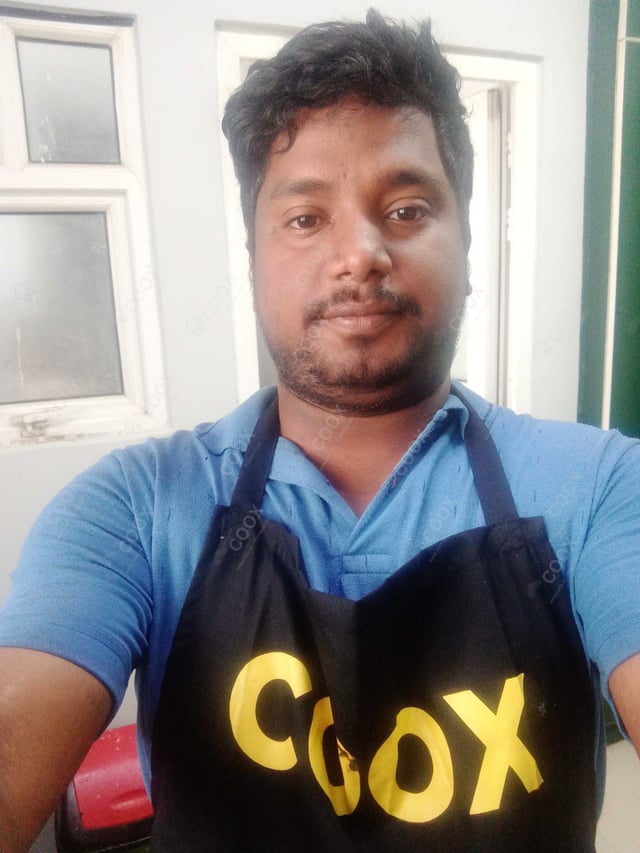 Chef from COOX at bookings. Professional cooks chefs at home