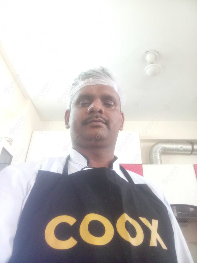 Chef from COOX at bookings. Professional cooks chefs at home