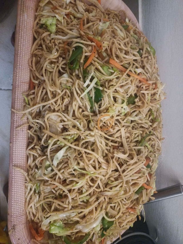 Delicious Veg Hakka Noodles prepared by COOX