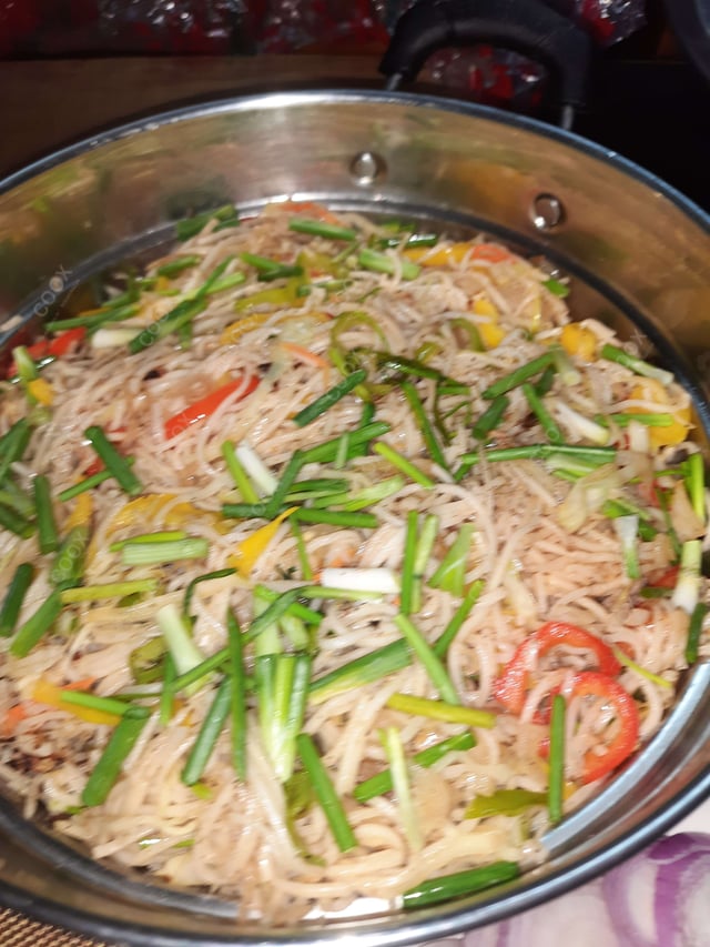 Delicious Veg Hakka Noodles prepared by COOX