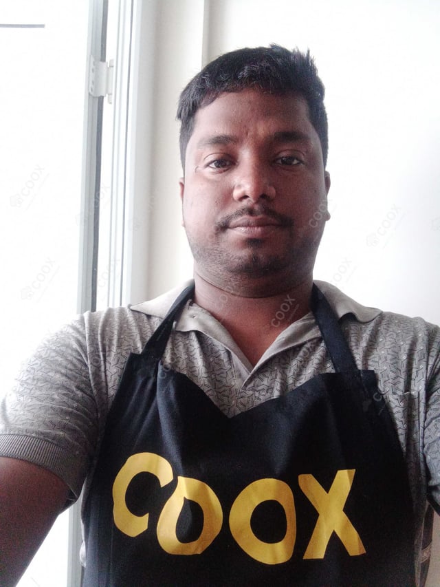 Chef from COOX at bookings. Professional cooks chefs at home