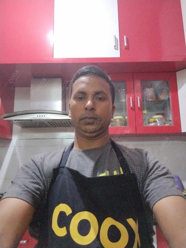 Chef from COOX at bookings. Professional cooks chefs at home