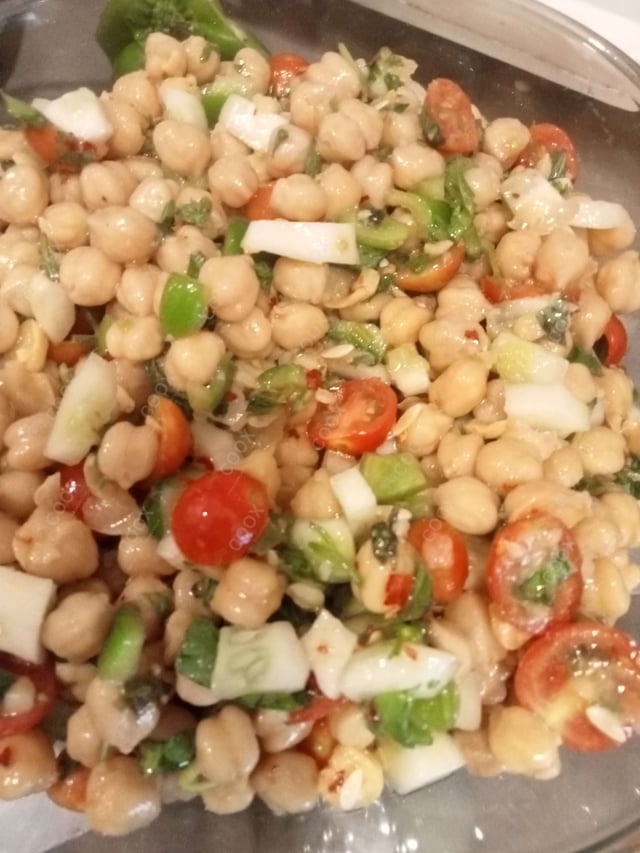 Delicious Chickpea Salad prepared by COOX