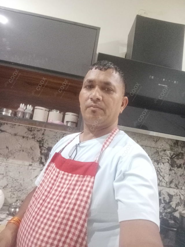 Chef from COOX at bookings. Professional cooks chefs at home