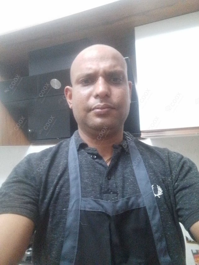 Chef from COOX at bookings. Professional cooks chefs at home