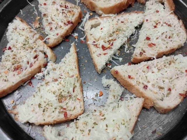 Delicious Garlic Bread with Cheese prepared by COOX