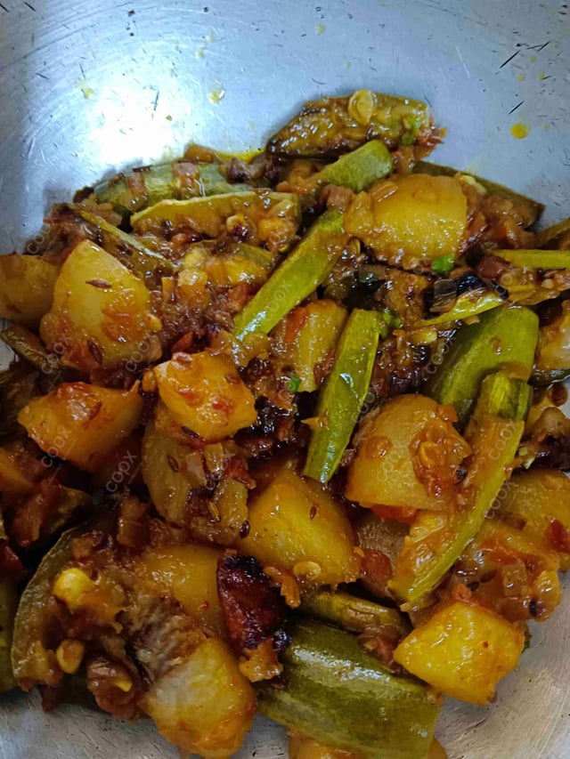 Delicious Aloo Parwal prepared by COOX