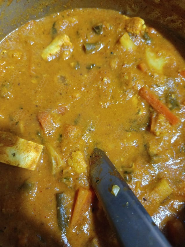 Delicious Vegetable Makhani prepared by COOX