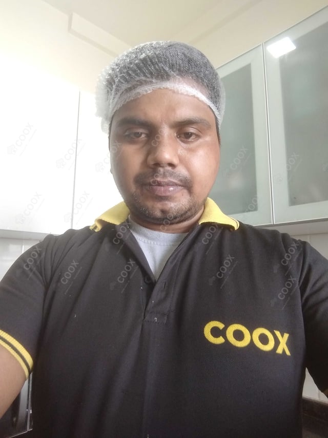 Chef from COOX at bookings. Professional cooks chefs at home