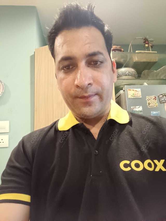 Chef from COOX at bookings. Professional cooks chefs at home