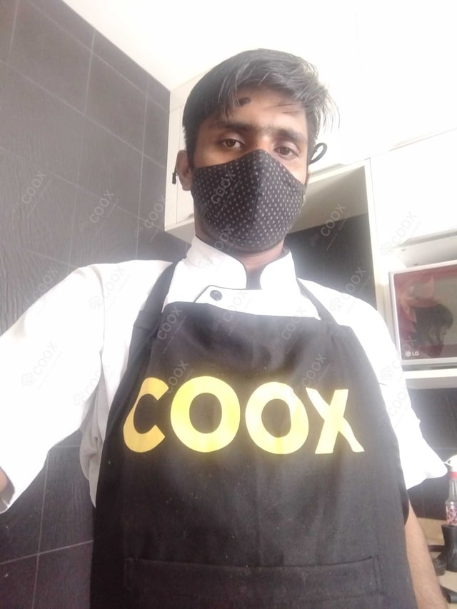 Chef from COOX at bookings. Professional cooks chefs at home