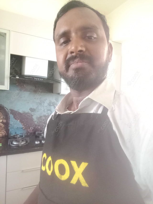 Chef from COOX at bookings. Professional cooks chefs at home