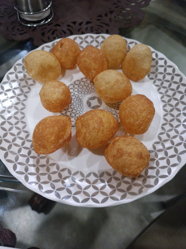 Delicious Gol Gappe (Pani Puri) prepared by COOX