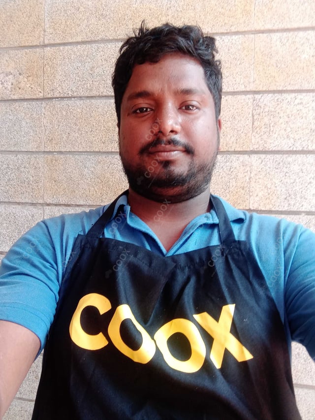 Chef from COOX at bookings. Professional cooks chefs at home