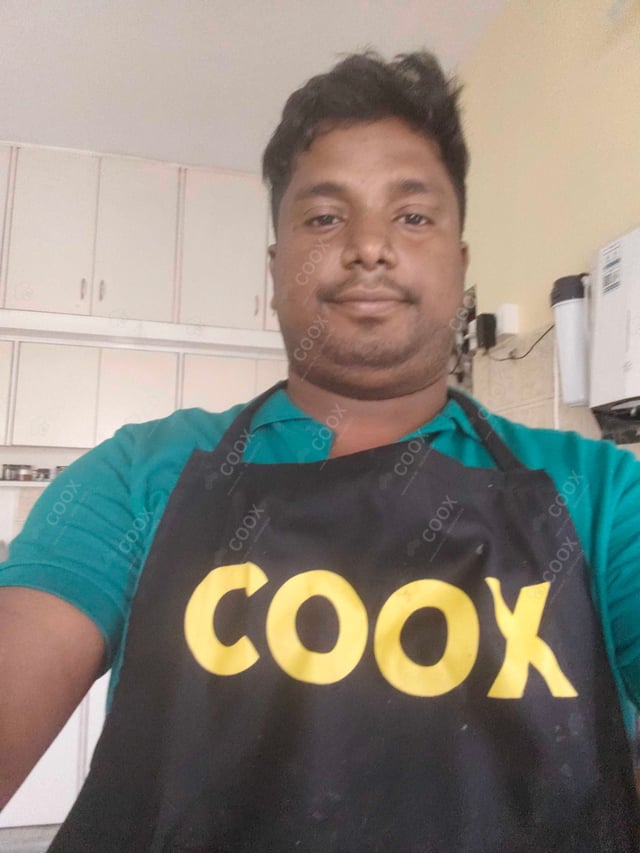 Chef from COOX at bookings. Professional cooks chefs at home