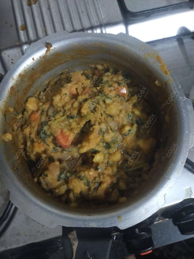 Delicious Aloo Methi prepared by COOX