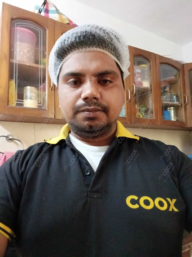 Chef from COOX at bookings. Professional cooks chefs at home