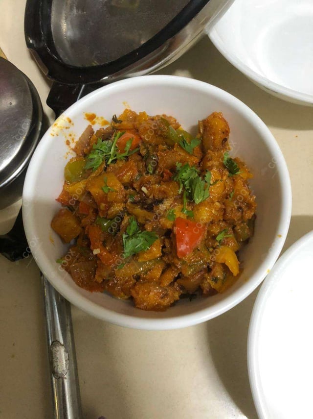 Delicious Aloo Shimla Mirch prepared by COOX