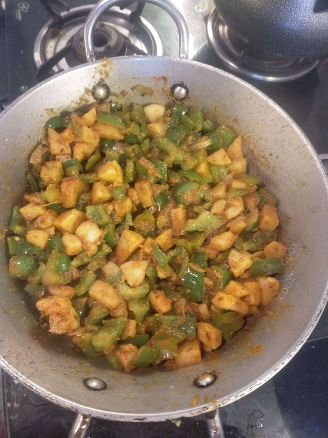 Delicious Aloo Shimla Mirch prepared by COOX