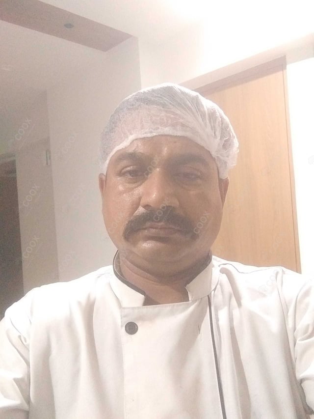 Chef from COOX at bookings. Professional cooks chefs at home