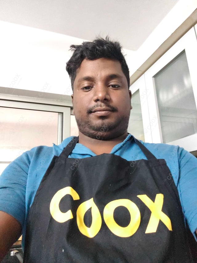 Chef from COOX at bookings. Professional cooks chefs at home