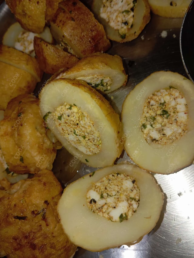 Delicious Stuffed Potatoes (Gravy) prepared by COOX