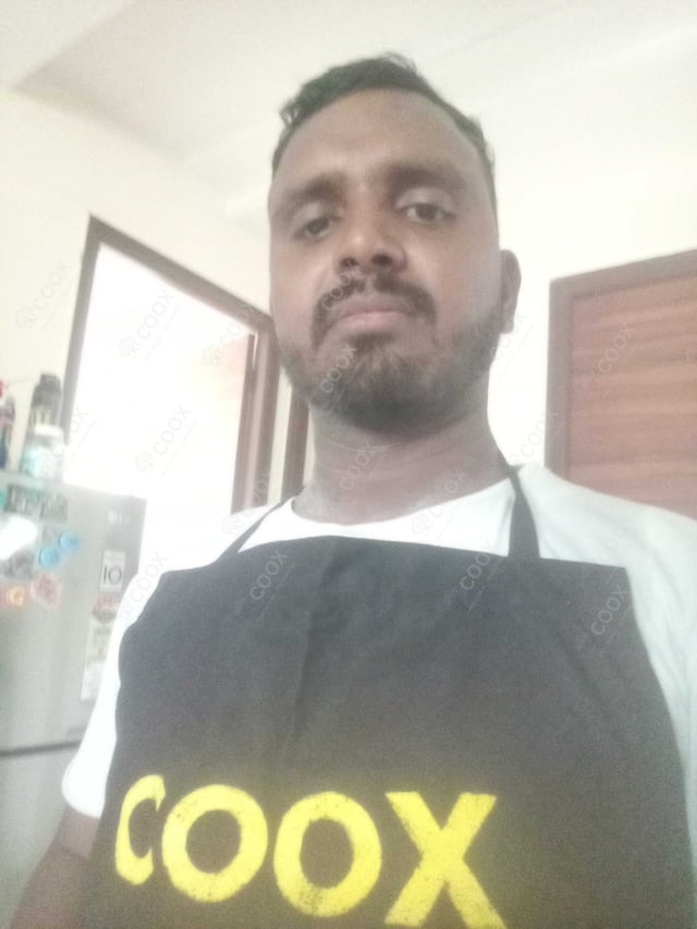 Chef from COOX at bookings. Professional cooks chefs at home