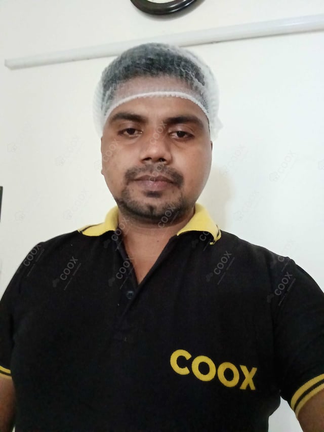 Chef from COOX at bookings. Professional cooks chefs at home