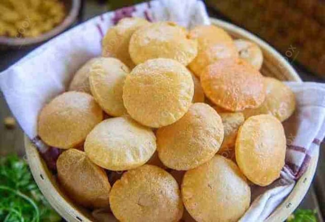 Delicious Gol Gappe (Pani Puri) prepared by COOX