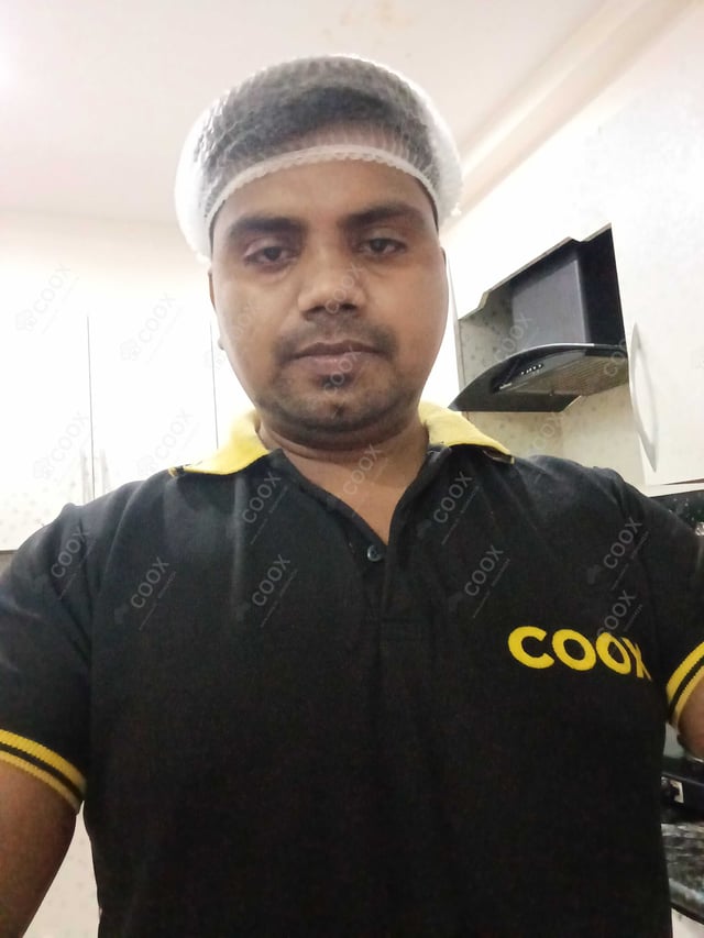 Chef from COOX at bookings. Professional cooks chefs at home