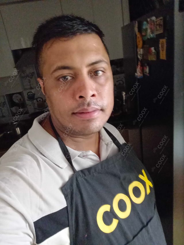 Chef from COOX at bookings. Professional cooks chefs at home