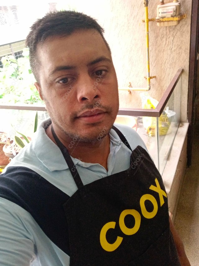 Chef from COOX at bookings. Professional cooks chefs at home