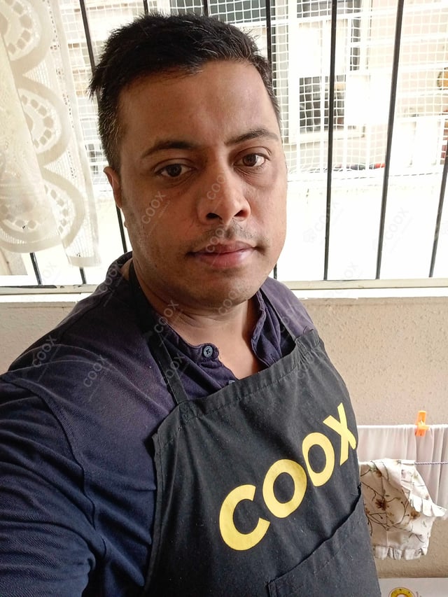 Chef from COOX at bookings. Professional cooks chefs at home