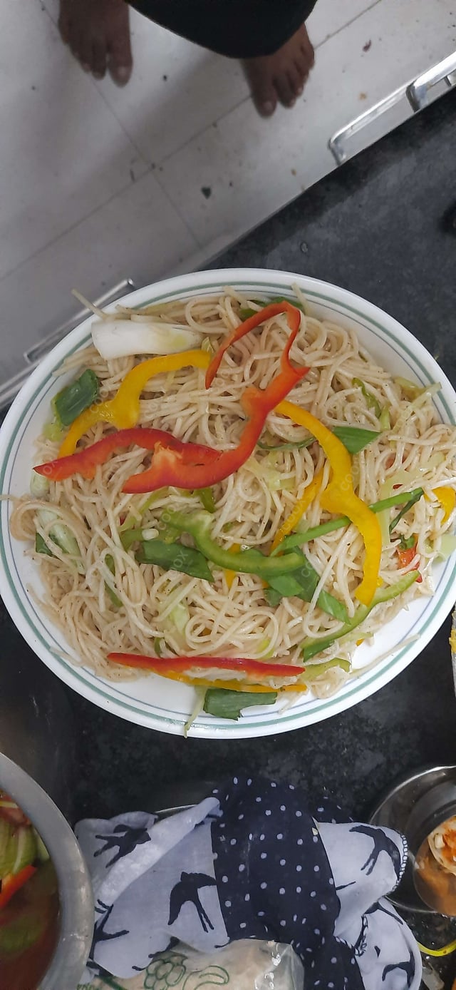 Delicious Veg Hakka Noodles prepared by COOX